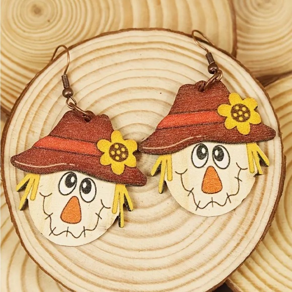 Scarecrow Dangle Earrings - Picture 2 of 4